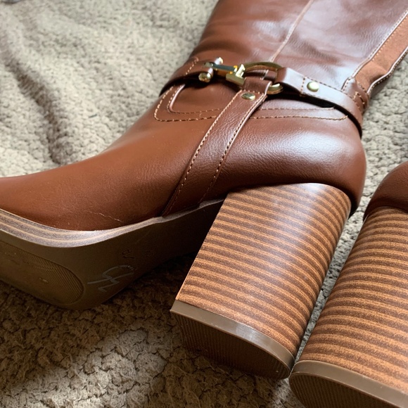 Unisa Brown Heel Boots and buckle trim Size 9M - Picture 2 of 8